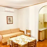 아파트 Oleandri *