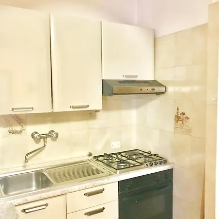 アパート Oleandri