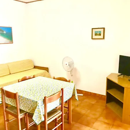 Oleandri アパート ヴィエステ